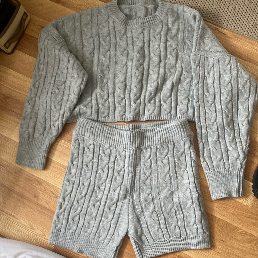 Gray crop knit set